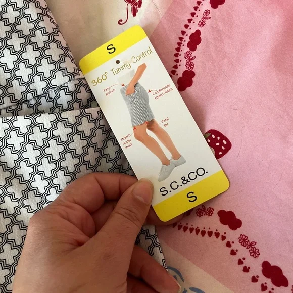 BUNDLE! 2 tennis skirts with pockets - Picture 4 of 9